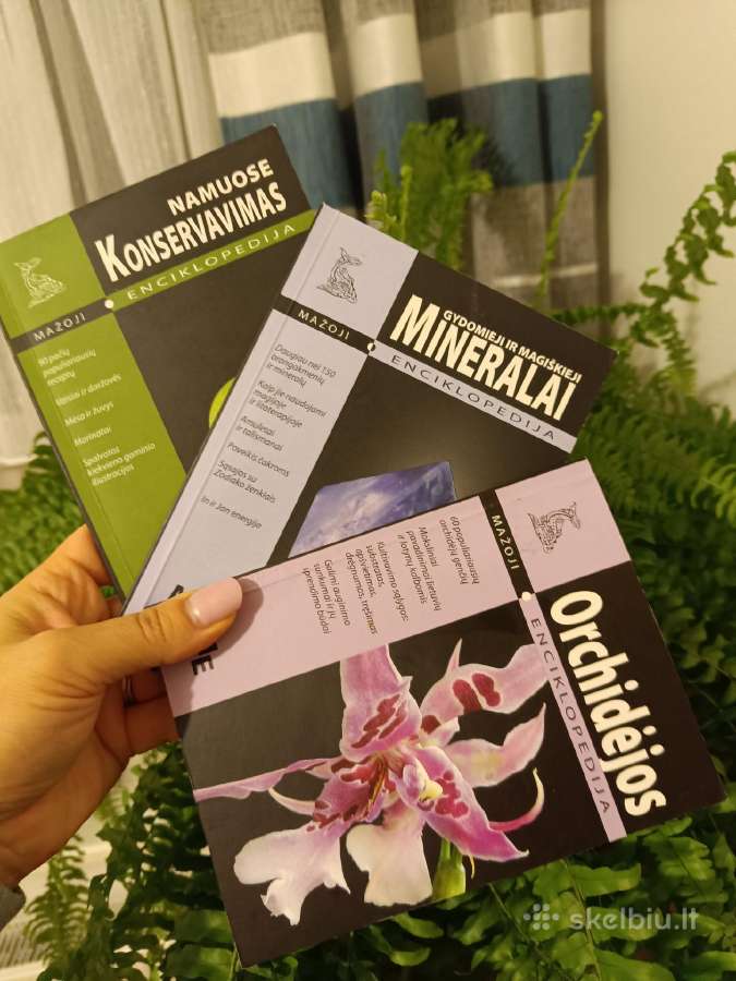 Trys Mažosios enciklopedijos knygos