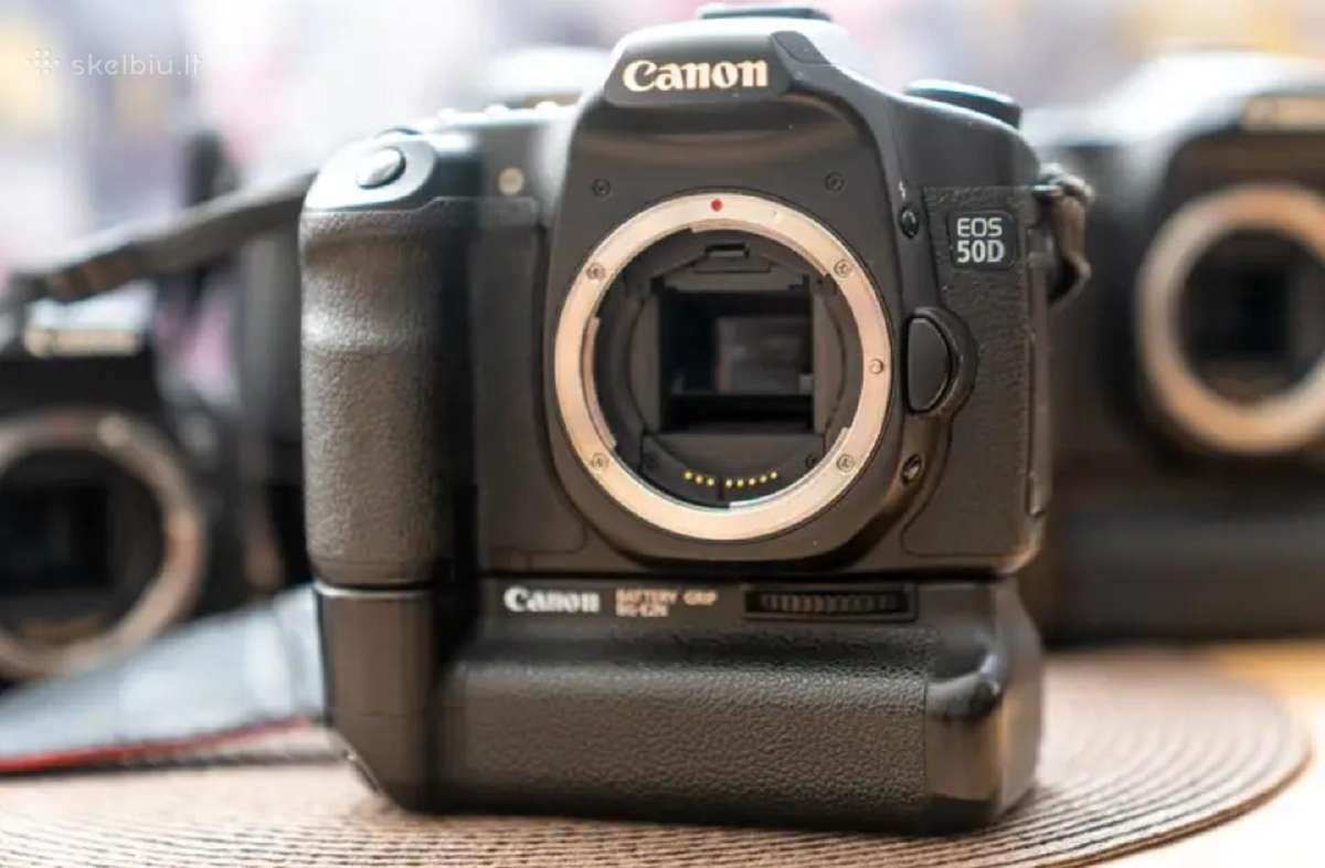 Canon 50d + battery grip + Zeiss 135mm f/3.5 (M42)