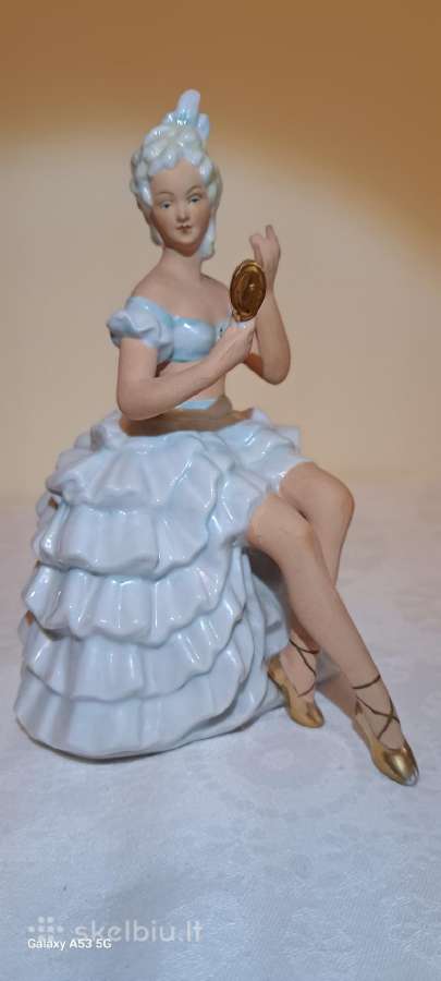 Antikvarinė parcilianinė statulelė