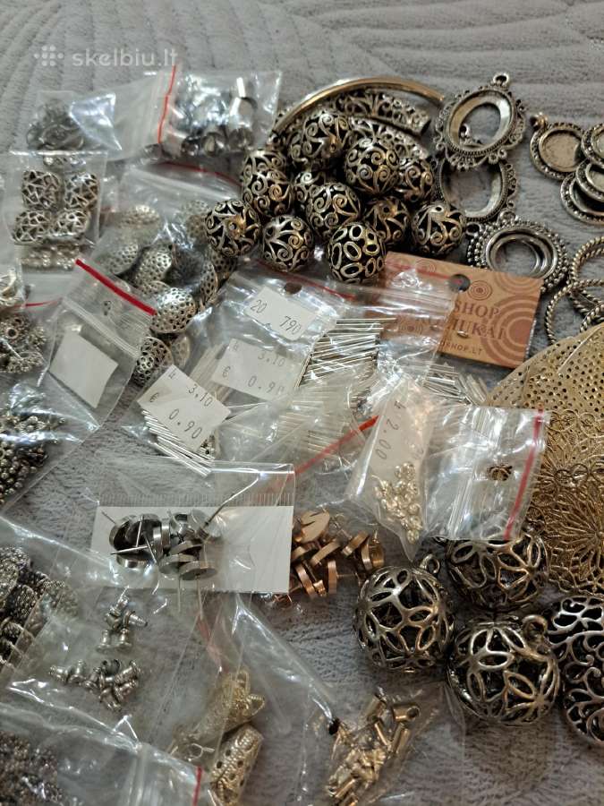Įvairūs karoliukai rankdarbiams