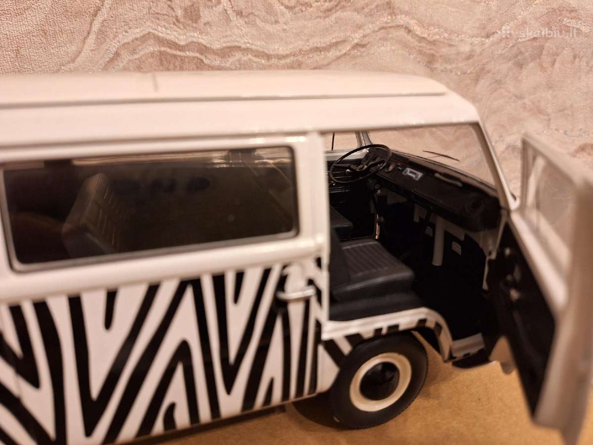 Volkswagen T2 safari 1:18 - nuotraukos Nr. 9