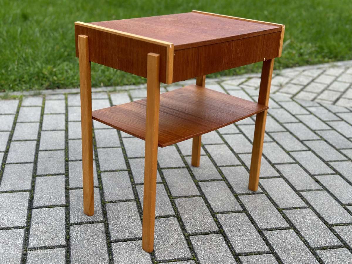 Mid century naktinis staliukas - nuotraukos Nr. 2