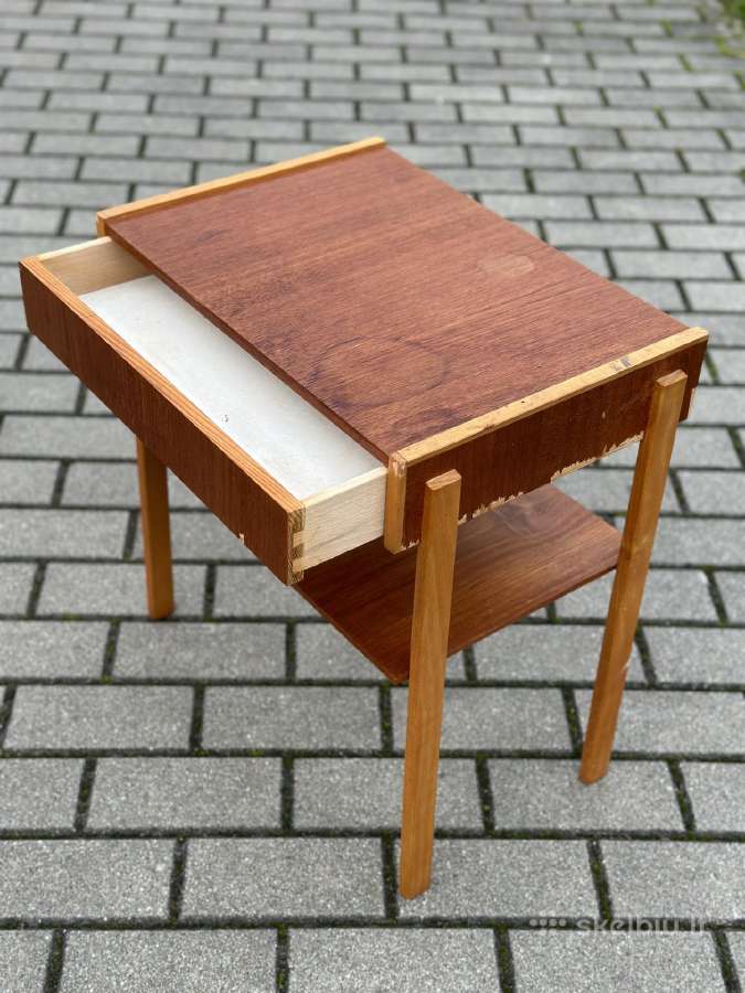 Mid century naktinis staliukas - nuotraukos Nr. 3