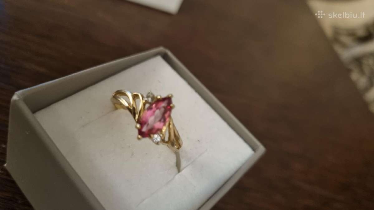 Auksinis 9k/375 žiedas su 1,0ct spineliu.