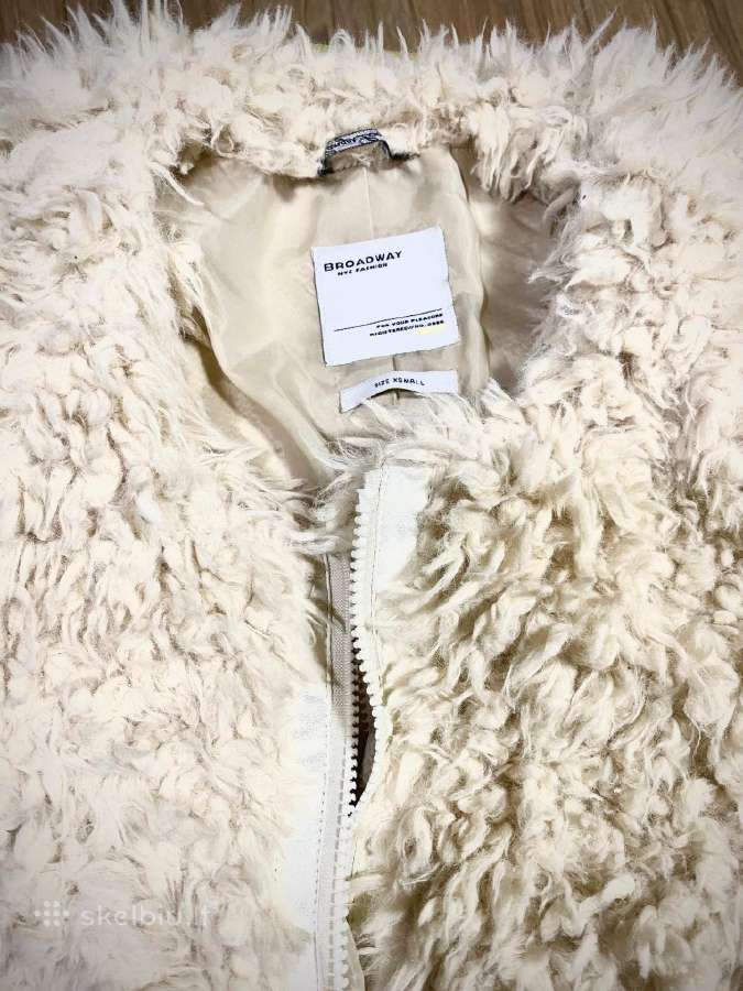 Parduodu moteriškus kailinukus 5 Eur - nuotraukos Nr. 3