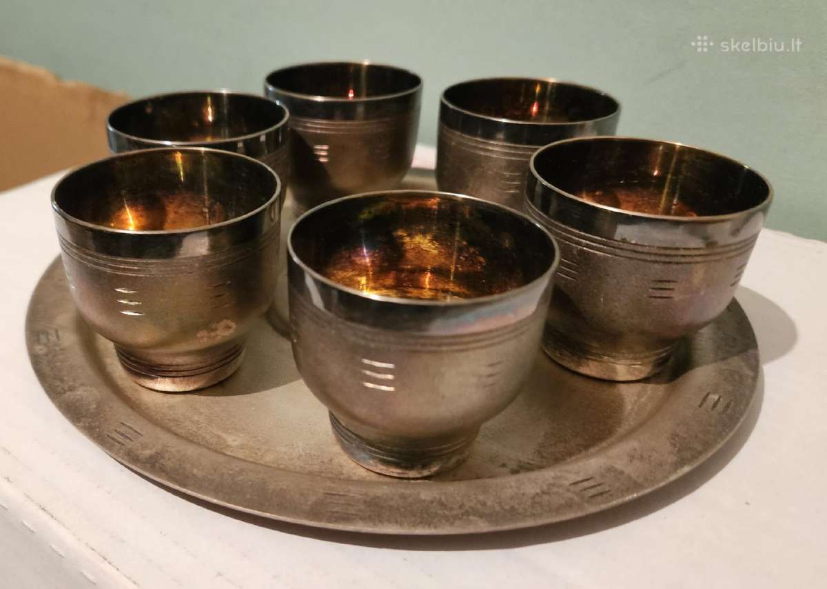 Vintažinis rinkinys metalinių taurelių su padėklu - nuotraukos Nr. 4