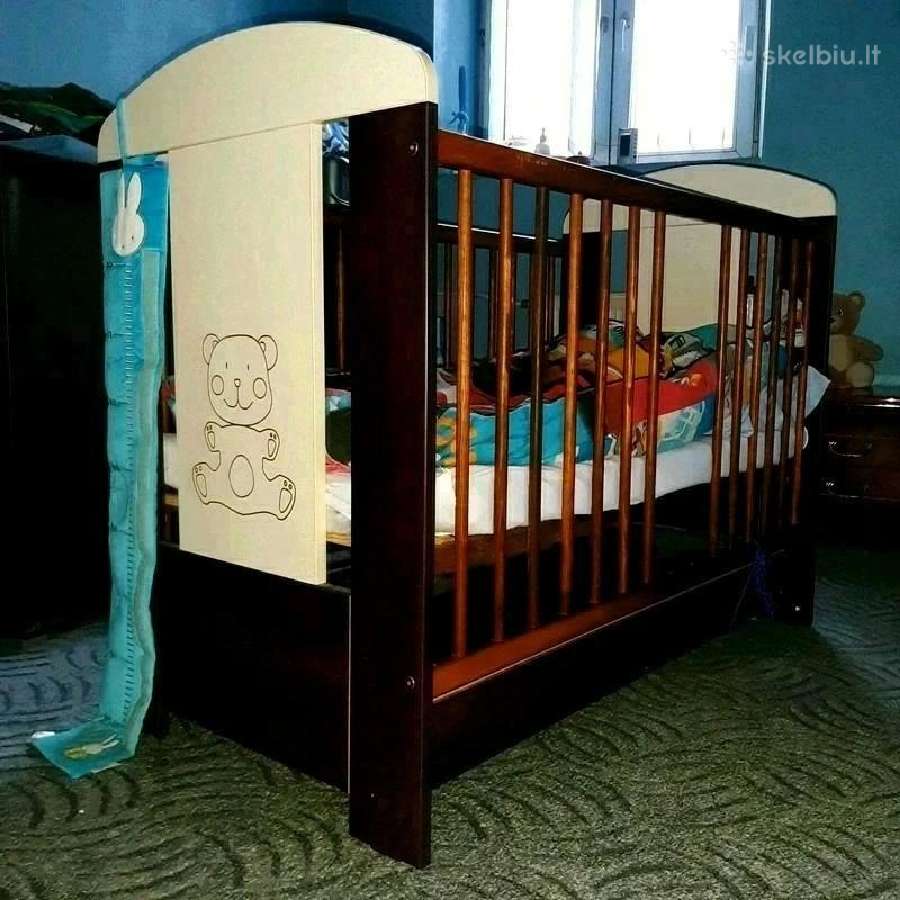 Lovytė su meškiukų patalyne