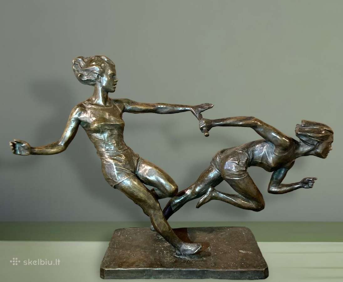Bronzinė skulptūra "Estafetė"