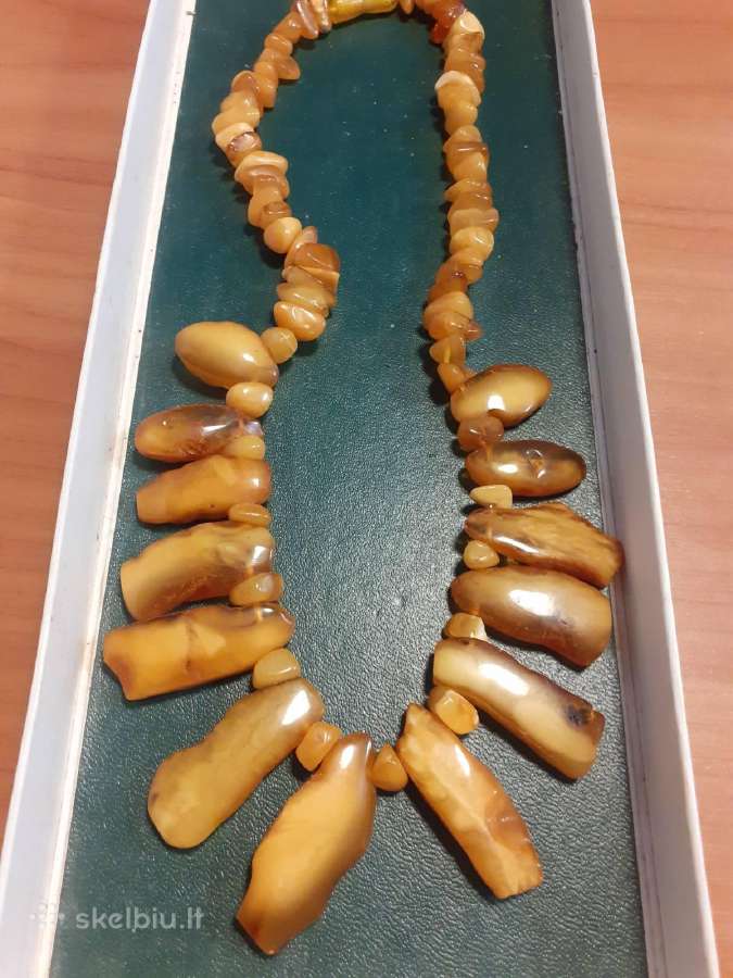 Gintarinės kolje ir apyrankės