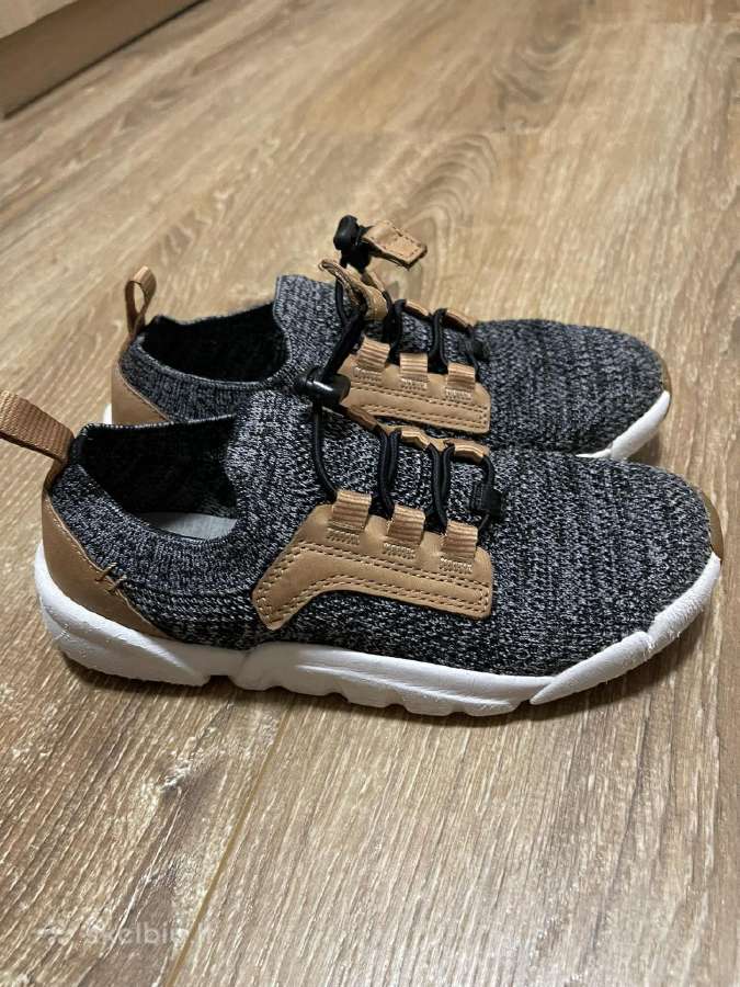 Berniuko Kedai Clarks 32,5