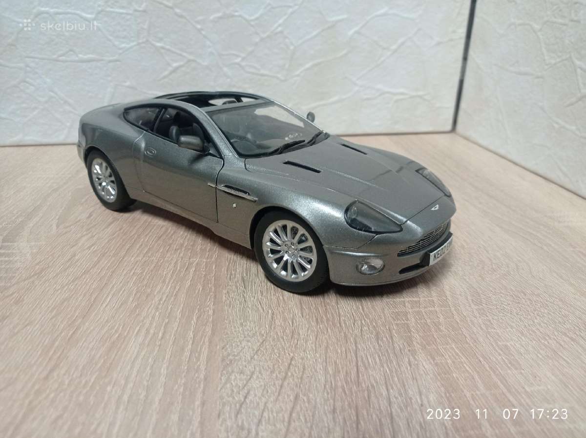 Aston Martin Vankuish 1:18