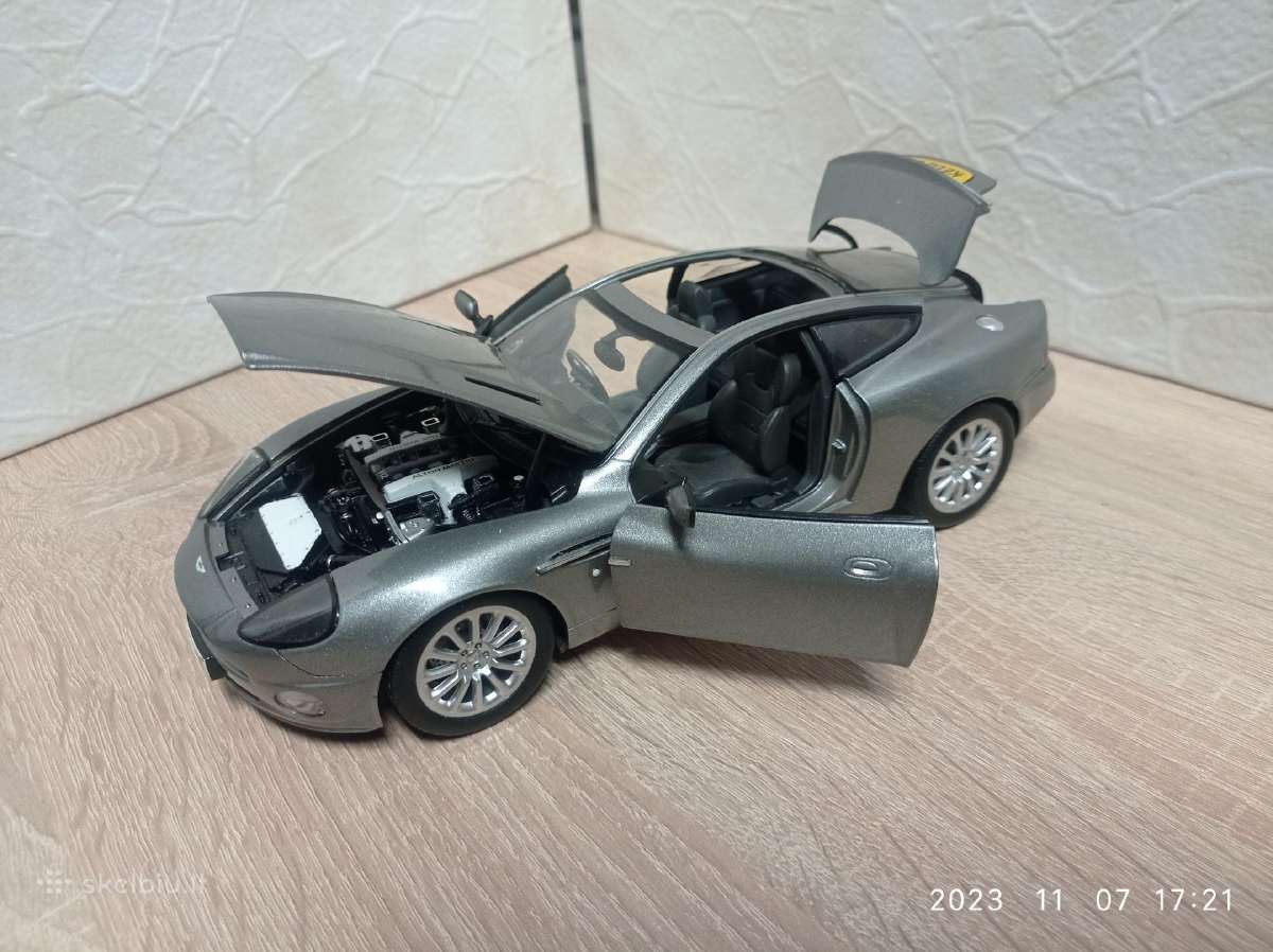 Aston Martin Vankuish 1:18 - nuotraukos Nr. 2