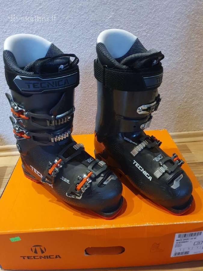 Batai. Šalmai.