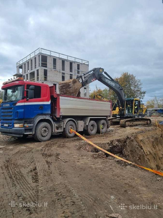 Smėlis , žvyras , skalda , kelių įrengimas