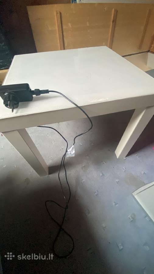 Parduodu Ikea vaikiska staliuka