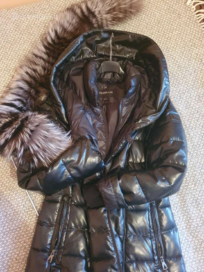 Paltas su naturalaus kailio apykakle