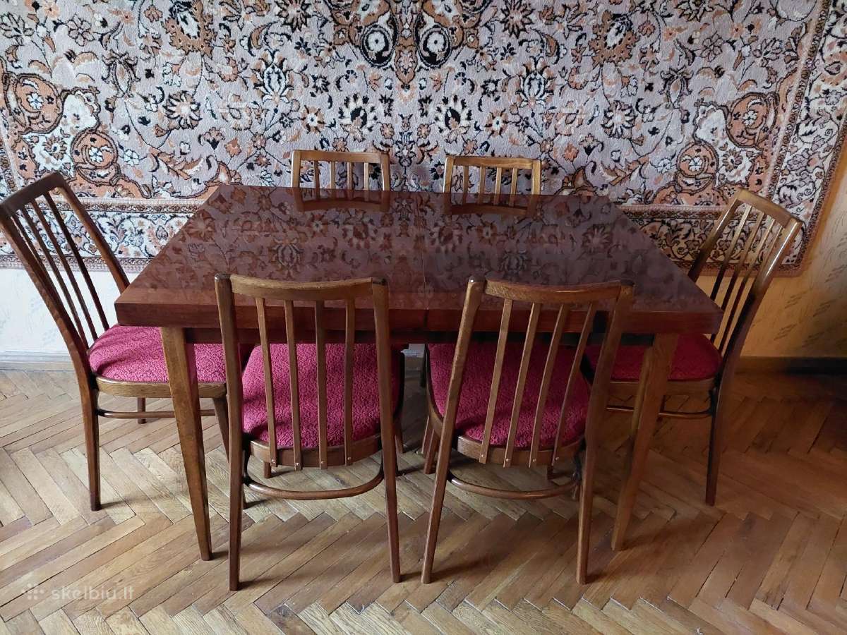 Išskleidžiamas stalas (be kėdžių)