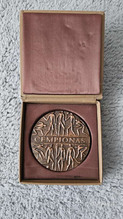 Apdovanojimas su dėžute. 1975m.