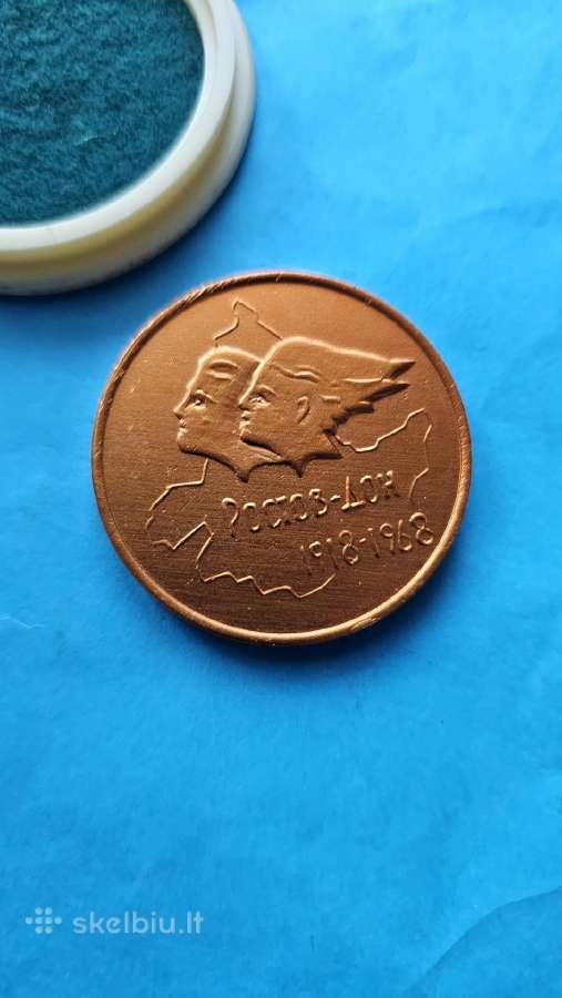 Medalis originalioje bakelytinėje dėžutėje.