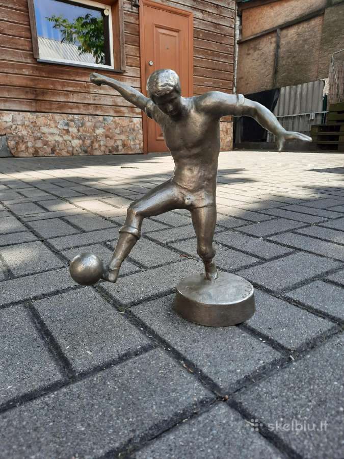Futbolininko skulptūra