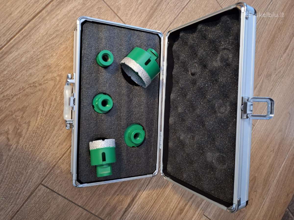 Deimantines karuneles plytelems