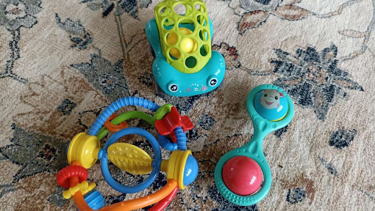Žaisliukai patiems mažiausiems