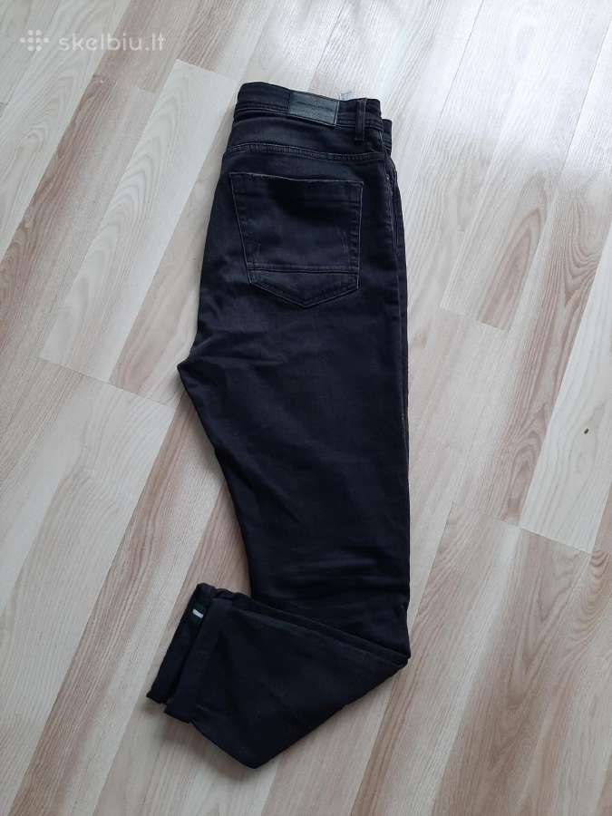 Juodi Bershka vyriški džinsai