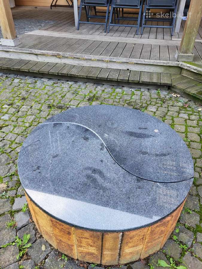Akmeninės laiptų pakopos, palanges, stalviršiai. - nuotraukos Nr. 25