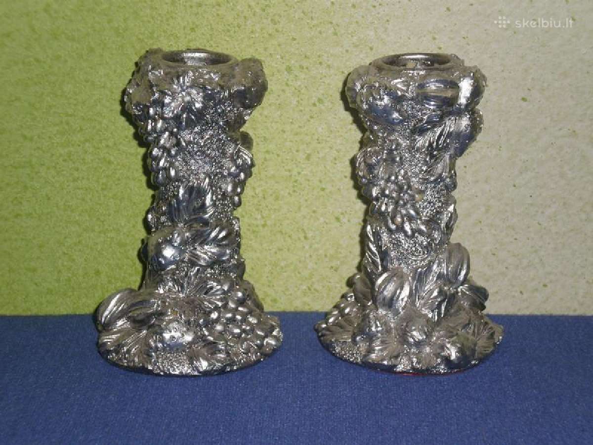 2 dailios pilkos zvakides.