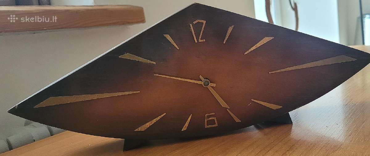 Vintažinis pastatomas medinis laikrodis