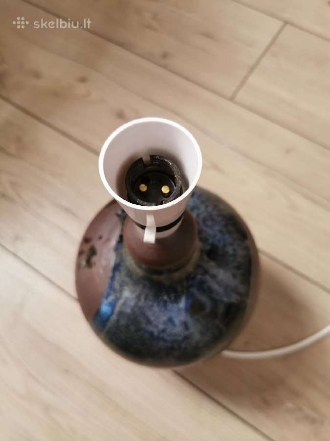 Vintažinė antikvarinė keramikinė pastatoma lempa
