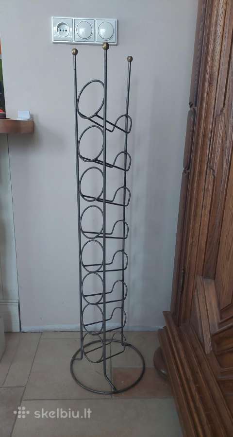 Metalinis stovas skirtas 8 vyno buteliams