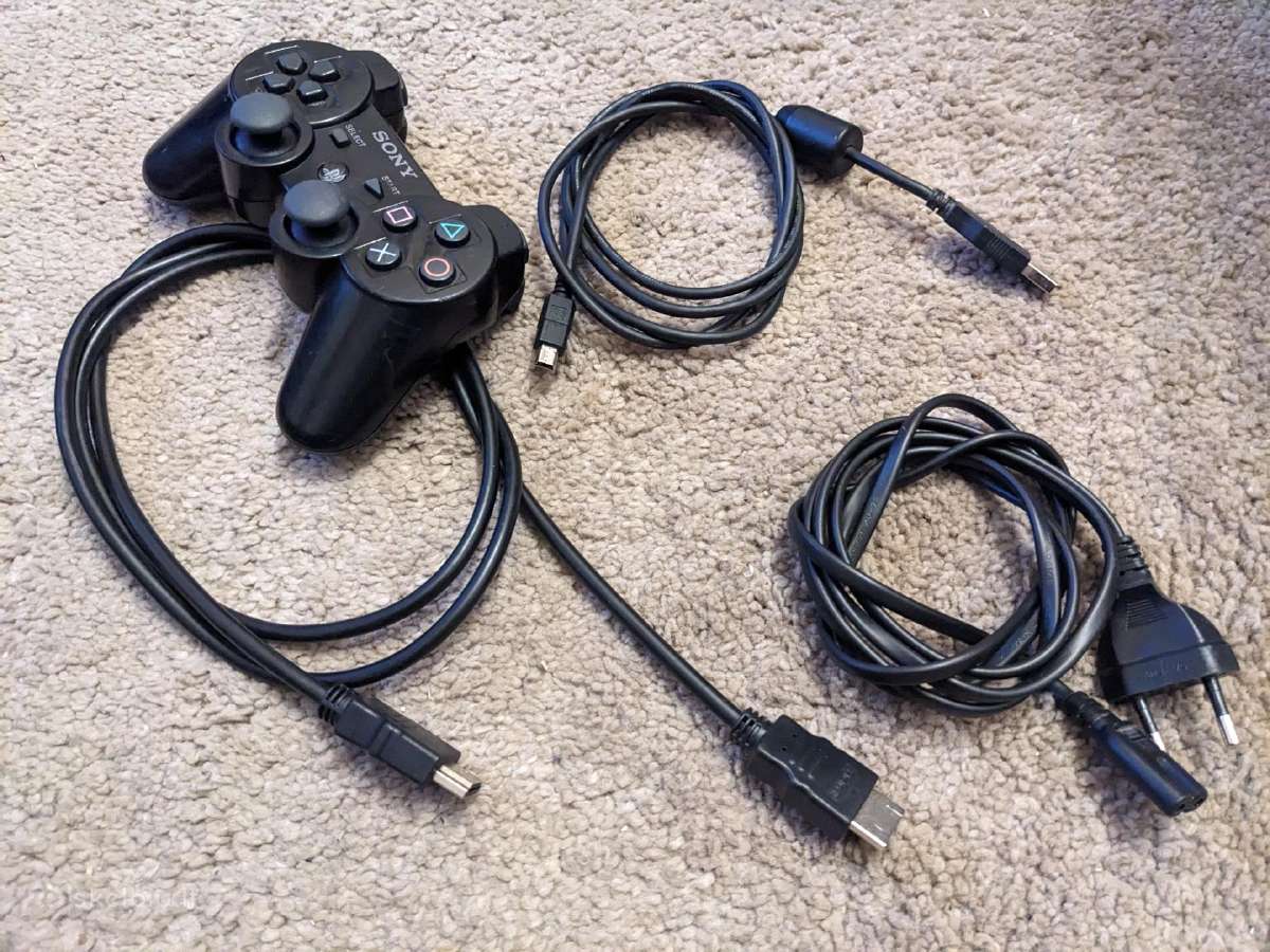 Atrištas PS3 slim 500gb + 105 žaidimai - nuotraukos Nr. 3