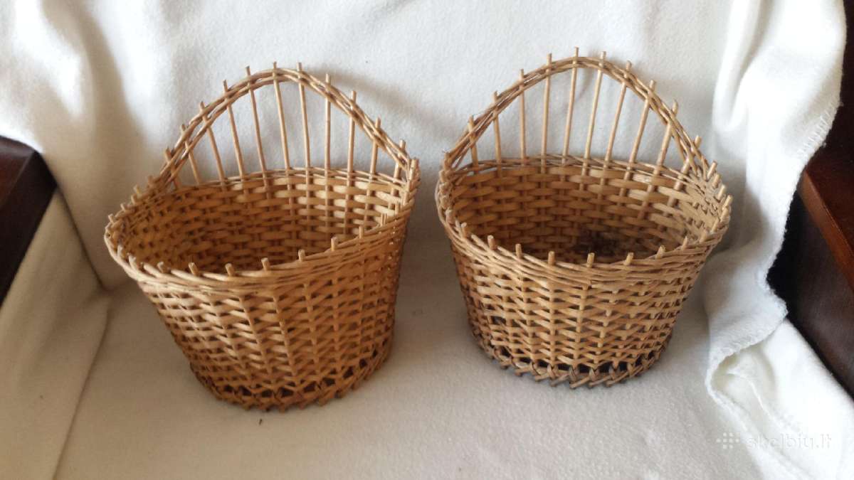 2 pintos "kasutes" gelems pakabinti ant sienos