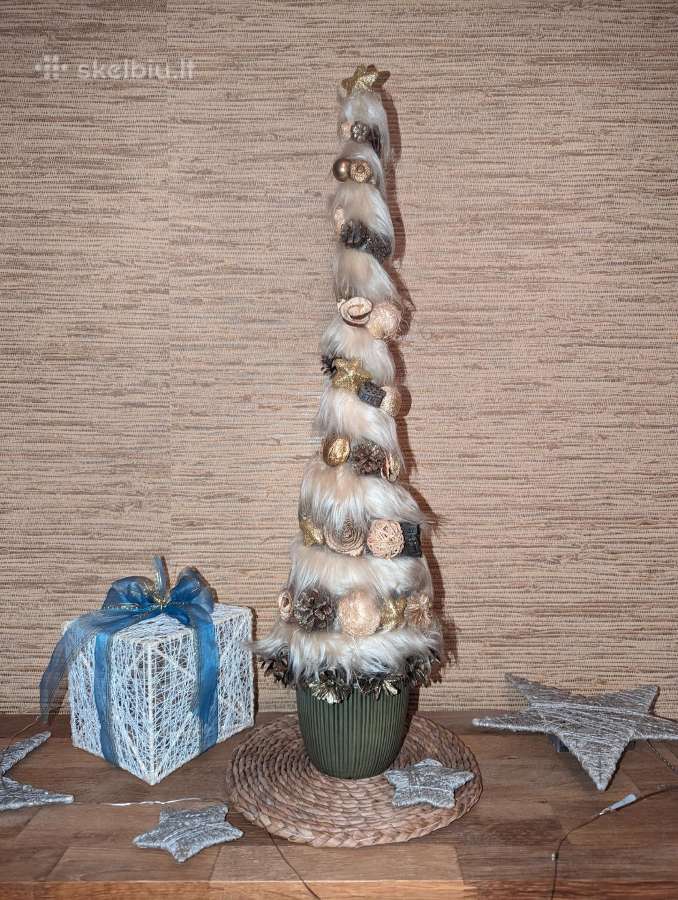 Šventinė rankų darbo eglutė
