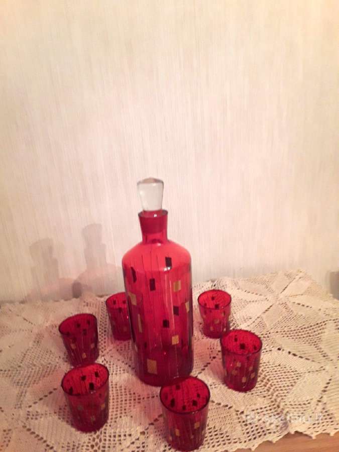 Bohemiškas spalvotas stiklas. Grafinas ir taurelės - nuotraukos Nr. 2