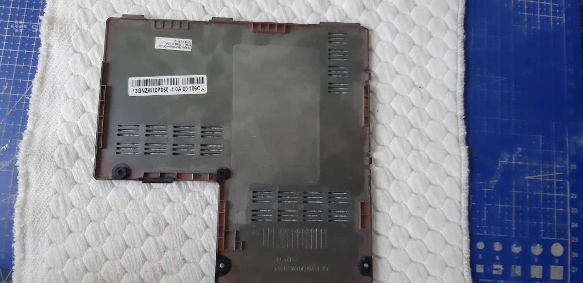 Asus K72d HDD ir RAM dangtelis