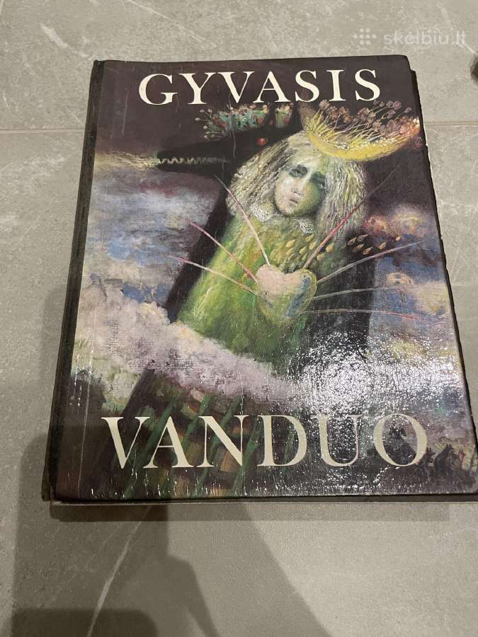 Parduodamos pasakų knygos