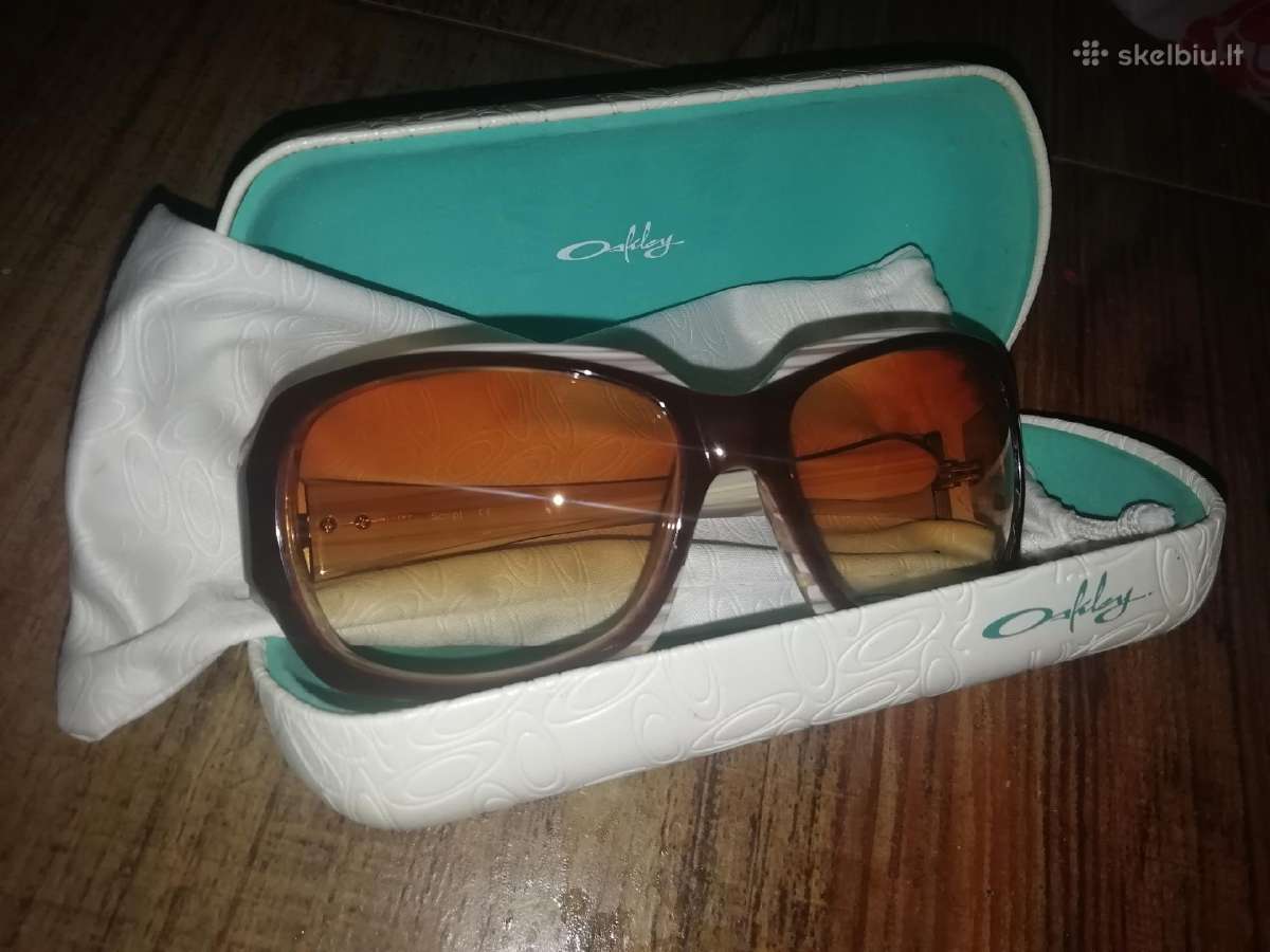 Akiniai nuo saulės Oakley
