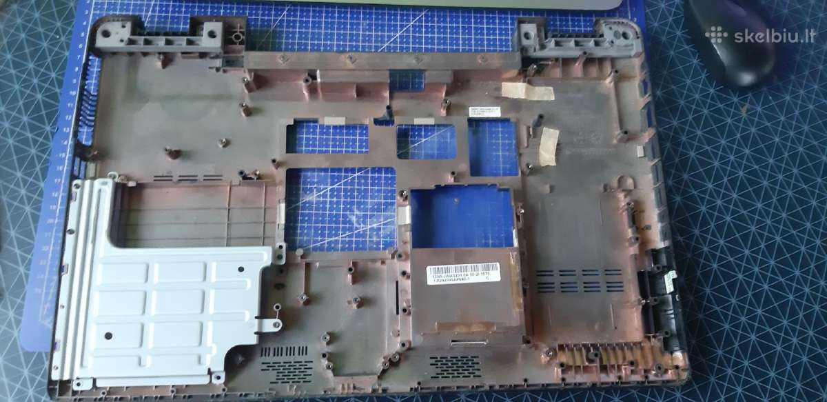Asus K72d korpusas