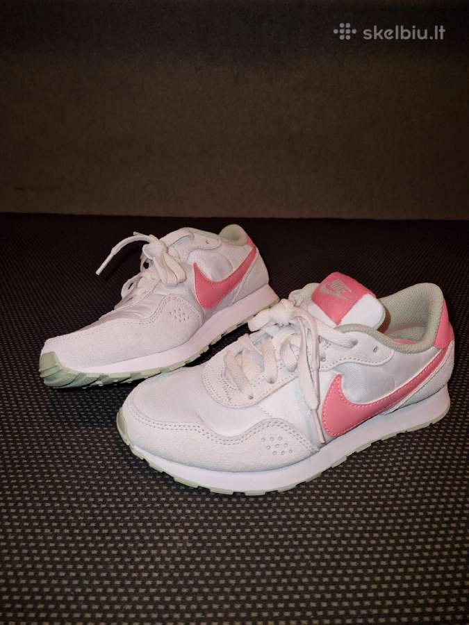 Nike nauji,moteriški,sportiniai bateliai.