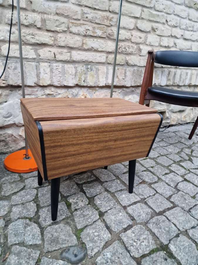 Vintažinis mid century pufas-daiktadėžė.