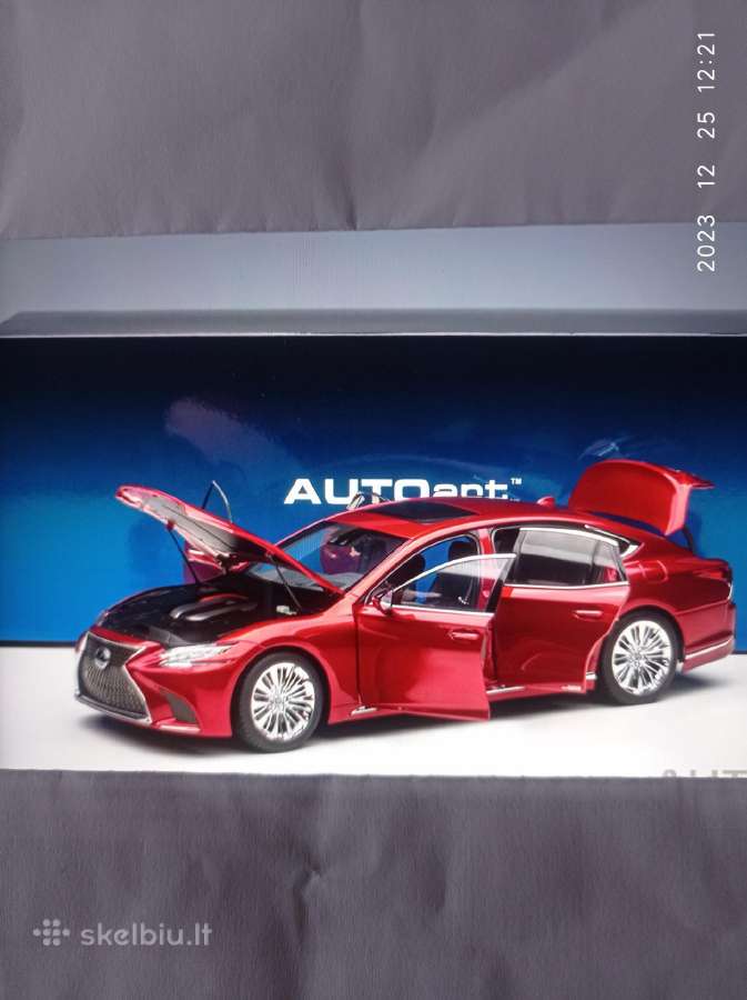 Lexus Ls500h 1 :18