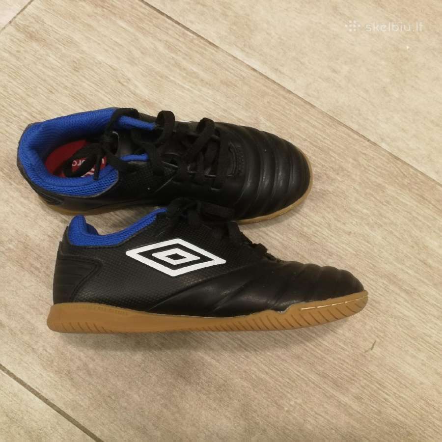 Vaikiški futbolo bateliai umbro 31 dydžio.