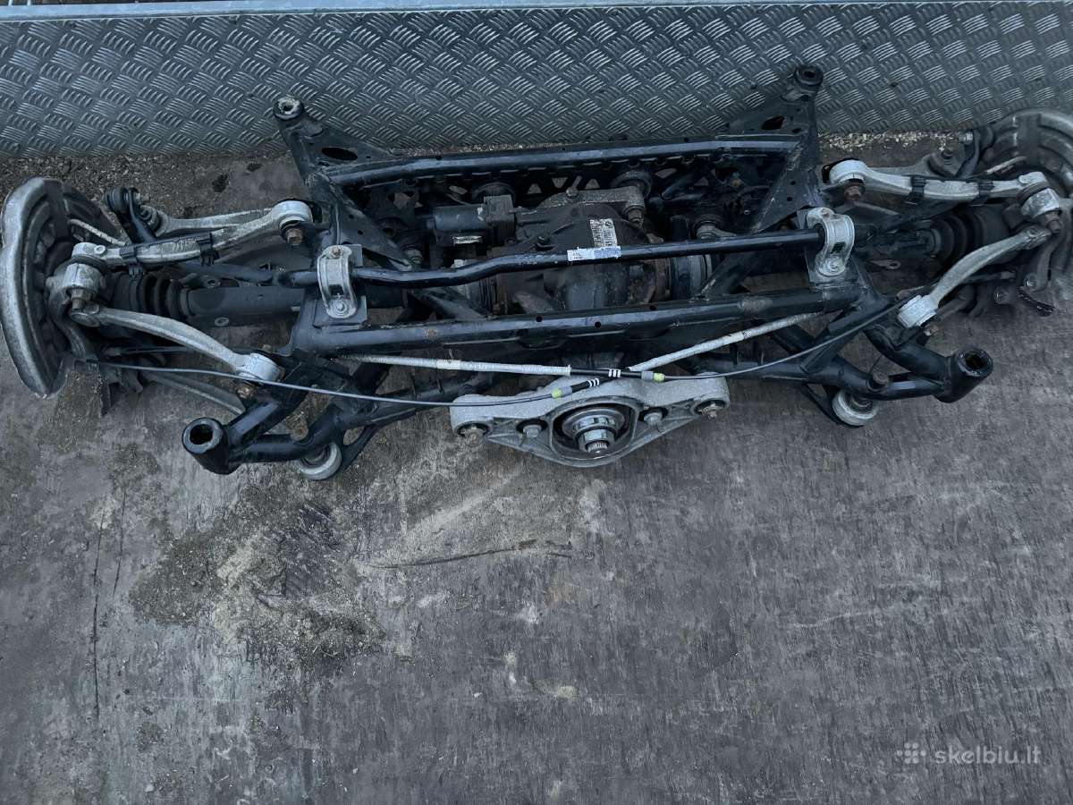 Bmw M4 dalys ir smulkmenos