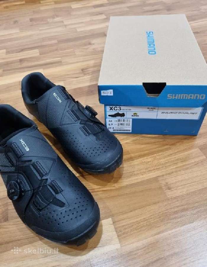 Dviratininko batai antbačiai kojinės ir pedalai
