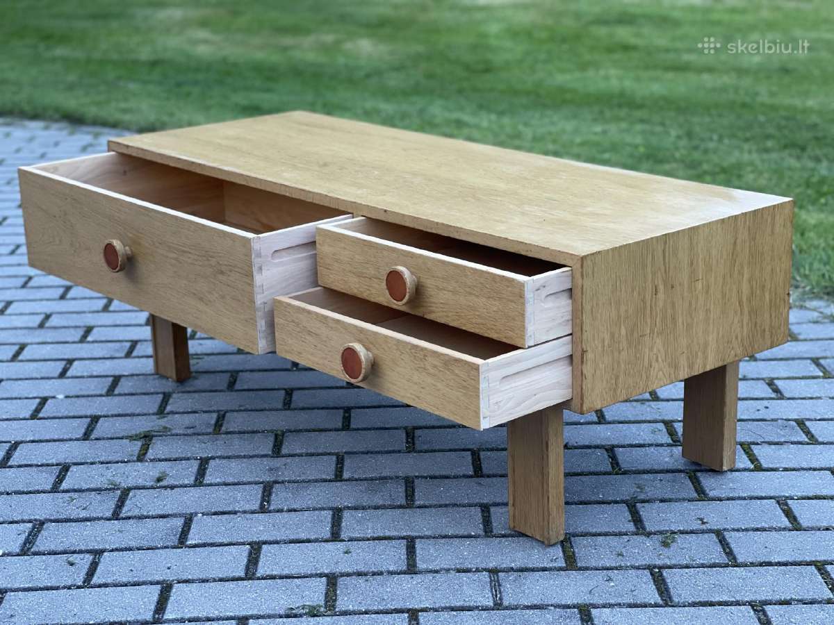 Mid-century prieskambario komodele