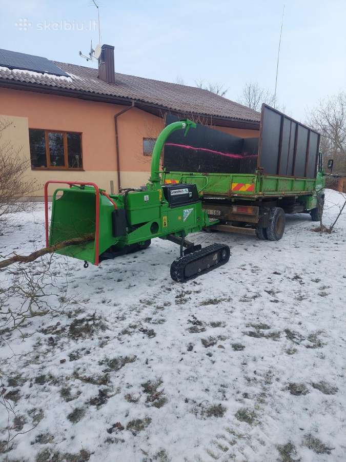 Sklypų valymas,šakų smulkinimas,žolės pjovimas.