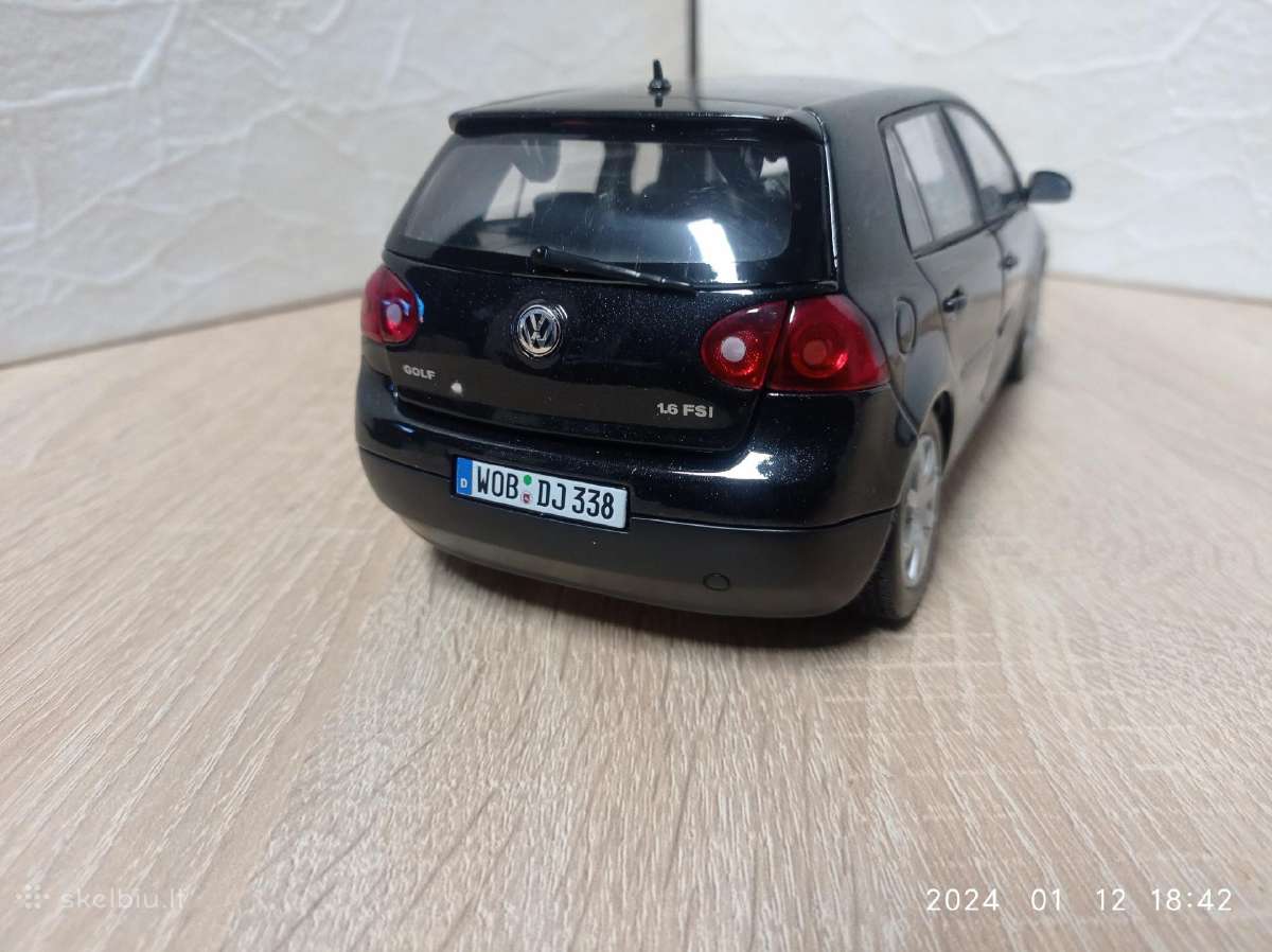 Volkswagen Golf 5 1:18 - nuotraukos Nr. 4