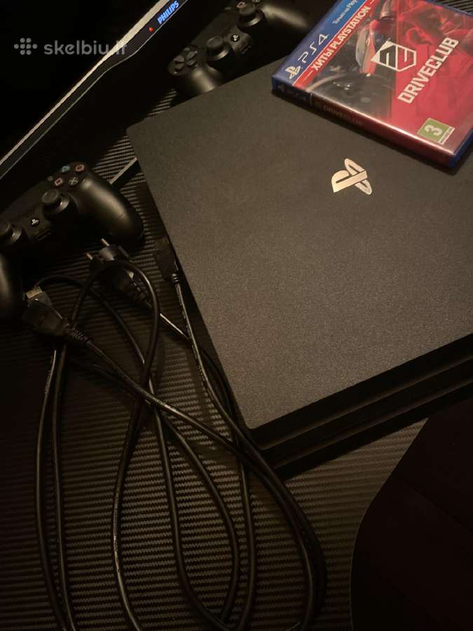 Playstation 4 pro,+2 controller,+1 game. - nuotraukos Nr. 4